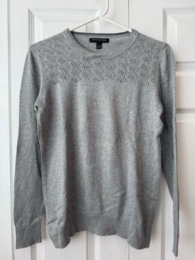 Banana Republic Factory Heather Grey Knit Sweater Pointelle Crochet Yoke Small